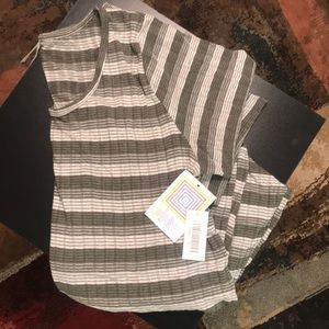 Woman’s lularoe shirt